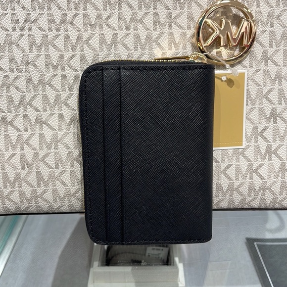 Michael Kors Jet Set Travel Medium Zip Around Card Case
Color: Black
NWT - Picture 8 of 16